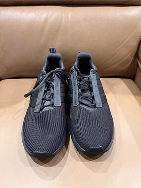Men's adidas Cloud Foam Racer TR21
Running Shoes / Black / Ink
GZ8185 size 13.